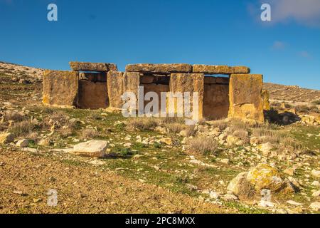 Dolmens dans l'ouest de la Tunisie. Les Mégalthes d'Ellès, Kef, Tunisie, exploration des mégalithes antiques Banque D'Images