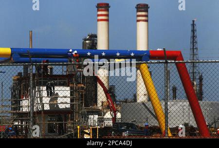 Paraguana, Venezuela. 13th mars 2023. Le craqueur catalytique d'Amuay, la plus grande raffinerie du Venezuela, a été arrêté pour réparation pendant au moins une semaine. Amuay et la raffinerie de Cardon constituent le Centre de raffinage du Paraguaná (CRP), le plus grand du pays pétrolier, avec une capacité de conversion de 955 000 000 barils par jour de brut. Sur 13 mars 2023 à Paraguana, Venezuela. (Credit image: © Humberto Mateus/eyepix via ZUMA Press Wire) USAGE ÉDITORIAL SEULEMENT! Non destiné À un usage commercial ! Crédit : ZUMA Press, Inc./Alay Live News Banque D'Images