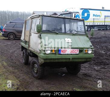 Itterbeck, Allemagne 12 mars 2023 A Steyr-Puch Haflinger, une voiture exceptionnellement bien fonctionnelle lors d'un événement tout-terrain. Le Haflinger est une petite auge Banque D'Images