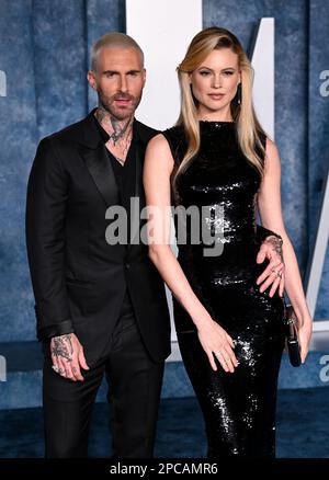 Los Angeles, États-Unis. 13th mars 2023. Behati Prinsloo et Adam Levine arrivant à la Vanity Fair Oscar Party 2023, Wallis Annenberg Center for the Performing Arts, Los Angeles. Crédit : Doug Peters/EMPICS/Alamy Live News Banque D'Images