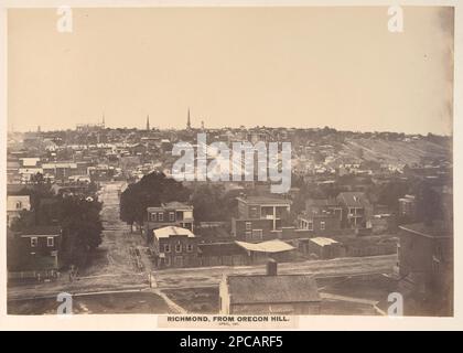 Richmond, depuis Oregon Hill. Avril 1865. Titre transcrit de l'article, dans: Album photographique de la route ferroviaire militaire des États-Unis, page 84. Dégâts de guerre, Virginie, Richmond, 1860-1870, Villes et villages, Virginia, Richmond, 1860-1870, Richmond (Virginie), 1860-1870, Etats-Unis, Histoire, Guerre civile, 1861-1865, destruction & pillage, Virginie, Richmond. Banque D'Images