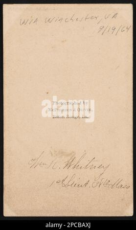 Major William Henry Whitney of Co A, 38th Massachusetts Infantry Regiment en uniforme avec épée / photographié par McPherson & Oliver, Baton Rouge, L.. Collection de photos de la guerre civile de la famille Liljenquist , pp/papier liljpaper. Whitney, William Henry, vers 1842-1909, États-Unis, Army, Massachusetts Infantry Regiment, 38th (1862-1865), People, Soldiers, Union, 1860-1870, uniformes militaires, Union, 1860-1870, poignards et épées, 1860-1870, États-Unis, Histoire, Guerre civile, 1861-1865, Personnel militaire, Union. Banque D'Images