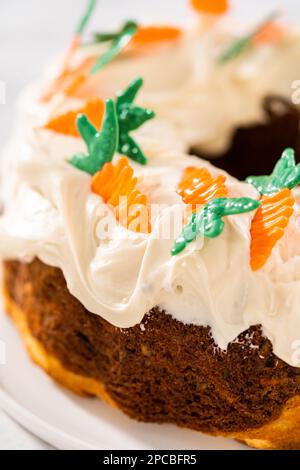 Gâteau de carotte avec glaçage au fromage à la crème Banque D'Images
