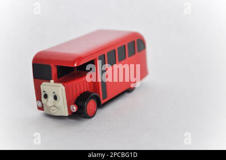 Bertie bus Thomas le Tank Engine moulé, véhicule motorisé jouet, 1995, Tomy TrackMaster. Prise de vue en studio Banque D'Images