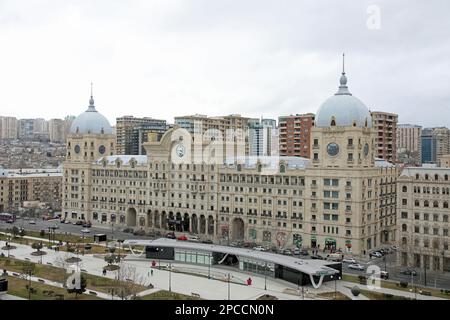 Winter Park et le Courtyard by Marriot Hotel dans le quartier Nasimi de Bakou Banque D'Images