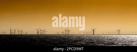 Walney Wind Farm, l'un des plus grands parcs éoliens au large du monde, avec 189 éoliennes sur trois fermes séparées avec une capacité de production de 1300 GW Banque D'Images