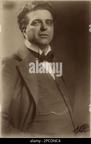 1915 CA, ITALIE : le célèbre compositeur de musique de l'Opéra italien PIETRO MASCAGNI ( 1863 - 1945 ) . Photo de Bettini , Roma . De ses nombreux opéras , Le seul à bénéficier d'un succès proche de celui de sa célèbre CAVALLERIA RUSTICANA était l'AMICO FRITZ - OPERA LIRICA VERISTA - OSICOMPORE - MUSICA - portrait - ritratto - noeud papillon - papillon - Cravatta - collier - Colletto - MUSICA CLASSICA - CLASSIQUE - OPERA - COMPITRORE LIRICO - PORTRAIT - RITRATTO - MUSICISTA - MUSICA --- ARCHIVIO GBB Banque D'Images