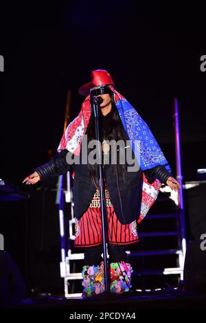 Miami Gardens, Floride, États-Unis. 12th mars 2023. Erykah Bau joue en direct sur scène pendant le festival annuel de jazz 16th dans le festival de musique des jardins (JITG) day2 au stade Hard Rock sur 12 mars 2023, dans les jardins de Miami, en Floride. Crédit : Mpi10/Media Punch/Alamy Live News Banque D'Images