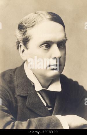 1880 CA , Grande-Bretagne : Lord Archibald PRIMROSE , 5th comte de ROSEBERY ( 1847 – 1929 ), homme d'État libéral britannique et Premier ministre, également connu sous le nom d'Archibald Primrose ( 1847 -1851 ) et de Lord Dalmeny (1851 - 1868 ). Premier ministre du Royaume-Uni de 1894 à 1895 . A partir de 1895 Rosebery vivre à la Villa Rosebery à Naples (Italie), quitter l'Angleterre juste pour les échos du scandale OSCAR WILDE gay. ALFRED Bosie DOUGLAS , amant du célèbre écrivain et dramaturge irlandais OSCAR WILDE ( 1854 - 1900 ), était le frère de FRANCIS Viscount DRUMLANRIG ( 1867 - 1894 ) qui était largement considéré comme c Banque D'Images