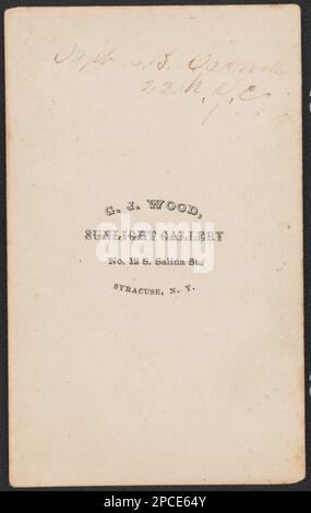 Capitaine Lucien B. Cadwell du Cosbien. F, et I, 61st New York Infantry Regiment and Co B, 22nd New York Cavalry Regiment en uniforme / G.J. Wood, Sunlight Gallery, no 12 S. Salina St., Syracuse, New York. Collection de photos de la guerre civile de la famille Liljenquist , pp/papier liljpaper. Cadwell, Lucian B, 1839-1909, États-Unis, Army, New York Infantry Regiment, 22nd (1861-1863), People, États-Unis, Army, New York Infantry Regiment, 61st, People, Soldiers, Union, 1860-1870, uniformes militaires, Union, 1860-1870, États-Unis, Histoire, Guerre civile, 1861-1865, personnel militaire, Union. Banque D'Images