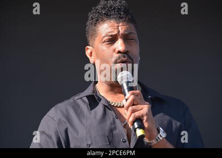 Miami Gardens, Floride, États-Unis. 12th mars 2023. L'acteur/comédien Deon Cole est l'hôte du festival annuel 16th Jazz in the Gardens Music Fest (JITG) day2 au stade Hard Rock de 12 mars 2023, dans les jardins de Miami, en Floride. Crédit : Mpi10/Media Punch/Alamy Live News Banque D'Images