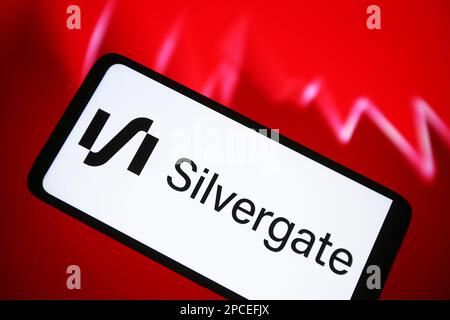 Dans cette illustration, le logo Silvergate Bank est visible sur l'écran d'un smartphone. Banque D'Images