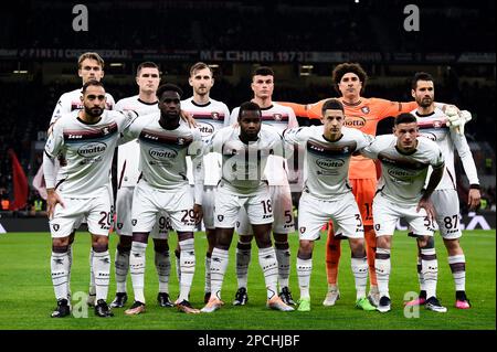 Milan, Italie. 13 mars 2023. Les joueurs de l'US Salernitana posent pour une photo d'équipe avant le match de football de la série A entre l'AC Milan et l'US Salernitana. Credit: Nicolò Campo/Alay Live News Banque D'Images