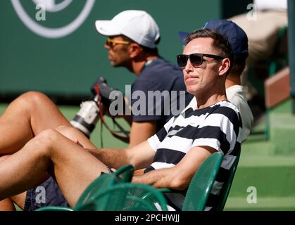 Indian Wells, Californie, États-Unis. 13 mars 2023 l'ancien joueur de la NBA Steve Nash regarde le match entre Holger Rune du Danemark et Stan Wawrinka de la Suisse lors de l'ouverture 2023 de BNP Paribas au jardin de tennis d'Indian Wells à Indian Wells, en Californie. Crédit photo obligatoire : Charles Baus/CSM Banque D'Images