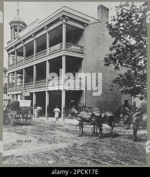 Nashville, Tennessee 1865(?). Commission sanitaire, hôtel Planters, rue Sumner, connue sous le nom de maison des soldats. CATALOGUE « Brady Photographs » DU corps DE signal DE l'ARMÉE AMÉRICAINE, 1921, no B-929, n° QM-929, titre de l'article, Légende continue: 'FSA copie négatif no 40486-ZA, après un photographe travaillant sous la direction de Matthew (c'est-à-dire Mathew) B. Brady (?)'. Etats-Unis, Histoire, Guerre civile, 1861-1865, Etats-Unis, Tennessee, Nashville. Banque D'Images