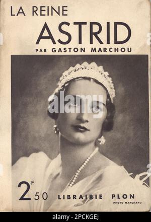 1935 , BELGIQUE : la Reine ASTRID de BELGIQUE ( née princesse de Suède , 1905 - 1935 ), mariée au roi LÉOPOLD III de Belges SAX COBURG GOTHA ( 1901 - 1983 ). Livre d'istan après la mort d'Astrid dans un accident de voiture de Gaston Marchou , Librairie Plon , 1935 - Maison de BRABANT - BRABANTE - royalties - nobili - nobiltà - principessa reale - BELGIO - portrait - ritratto - libro - livre - couverture - copertina - SVEZIA - HISTOIRE - FOTO STORICHE - couronne - corona - diadema - collier de perles - collana di perle ---- Archivio GBB Banque D'Images