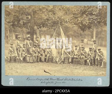 Drum corps, 8th New York State Milice, Arlington, Virginia, juin 1861. N° 4540, titre de l'article, cadeau; Col. Godwin Ordway; 1948. New York (État), Milice, Regiment, 8th, États-Unis, Histoire, Guerre civile, 1861-1865, chansons et musique, Union, États-Unis, Virginie, Arlington. Banque D'Images