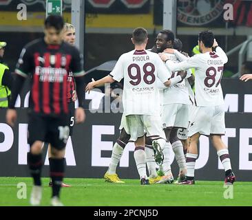 Milan, Italie. 13th mars 2023. Les joueurs de Salerntana célèbrent le but de Boulaye Dia lors d'un match de football entre l'AC Milan et Salerntana à Milan, en Italie, sur 13 mars 2023. Credit: STR/Xinhua/Alay Live News Banque D'Images