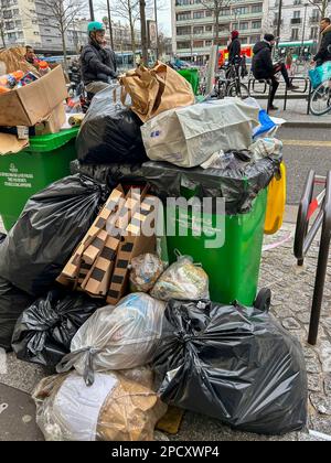 Paris, France, scène de rue, Centre-ville, déchets empilés, pendant la grève des travailleurs de l'assainissement, l'hygiène française Banque D'Images