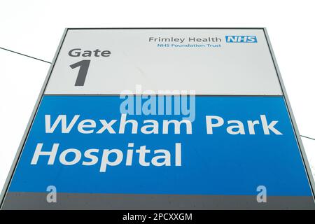 Slough, Berkshire, Royaume-Uni. 14th mars 2023. Les jeunes médecins faisaient du piquetage à l'extérieur de l'hôpital de Witham Park à Slough Berkshire le deuxième jour de la grève de 72 heures des jeunes médecins sur les salaires, les pensions et les conditions de travail aujourd'hui, les consultants et les médecins seniors devraient fournir une couverture, mais de nombreux rendez-vous d'hôpital prévus sont annulés dans toute l'Angleterre. Crédit : Maureen McLean/Alay Live News Banque D'Images