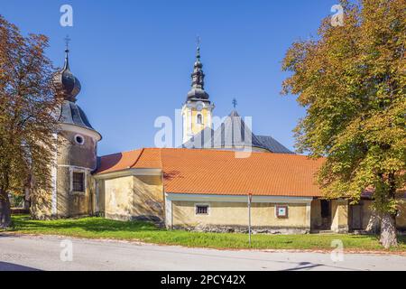 Vue générale de l'église notre-Dame de Jérusalem près de Krapina, église fortifiée et lieu de pèlerinage Banque D'Images