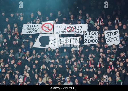 12-03-2023: Sport: Feyenoord v Volendam ROTTERDAM, PAYS-BAS - MARS 12: Fans de Feyenoord avec bannière pendant le match Eredivisie Feyenoord Rotter Banque D'Images