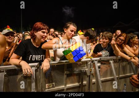 Collengo, Torino, Italie, 15 juillet 2022, Eugenio dans via Di Gioia se produit au Festival des fleurs lors de la tournée 'Amore e Rivoluzione', Andrea Pellegrini/Alay Banque D'Images