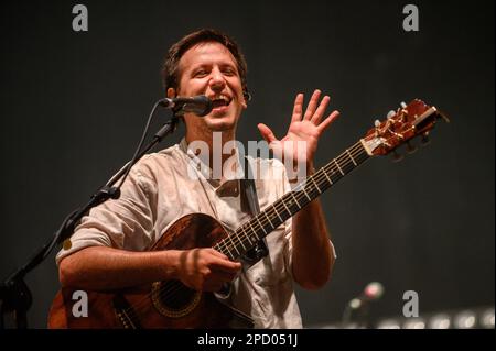 Collengo, Torino, Italie, 15 juillet 2022, Eugenio dans via Di Gioia se produit au Festival des fleurs lors de la tournée 'Amore e Rivoluzione', Andrea Pellegrini/Alay Banque D'Images