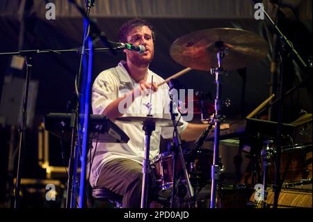 Collengo, Torino, Italie, 15 juillet 2022, Eugenio dans via Di Gioia se produit au Festival des fleurs lors de la tournée 'Amore e Rivoluzione', Andrea Pellegrini/Alay Banque D'Images