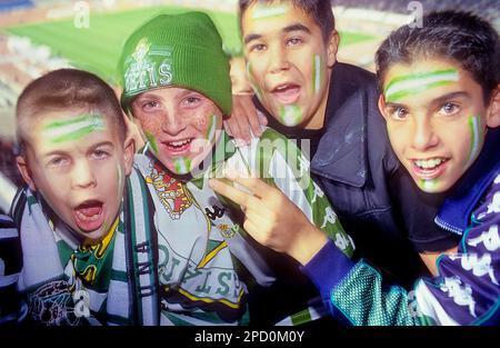 Fans de Real Betis Balompie. Real Club Deportivo Español stade. Barcelone Banque D'Images