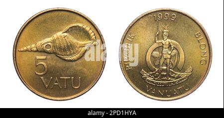 Inverse et inverse de 1999 cinq vatu laiton Nickel pièce de vanuatu isolée sur fond blanc Banque D'Images