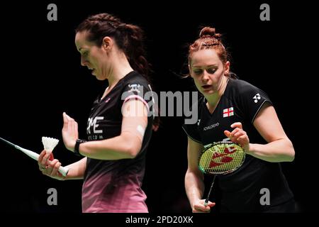 Lauren Smith en Angleterre (à droite) et Chloe Birch en action contre Srivedya Gurazada aux États-Unis et Ishika Jaiswal (non représenté) pendant le premier jour des Championnats de badminton YONEX All England Open à l'Utilita Arena Birmingham. Date de la photo: Mardi 14 mars 2023. Banque D'Images