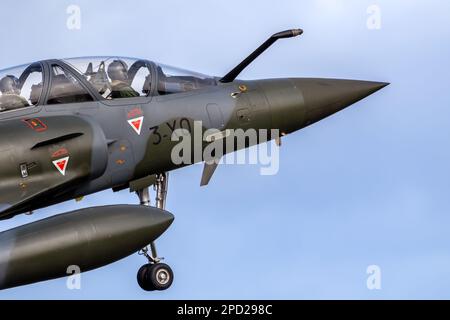 Avion de chasse Dassault Mirage 2000 de la Force aérienne française arrivant à la base aérienne de Leeuwarden, pays-Bas - 30 mars 2022 Banque D'Images