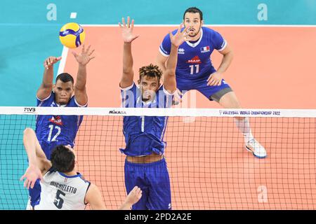 Barthelemy Chinenyeze, Stephen Boyer, Antoine Brizard (France) ; Alessandro Michiletto (Italie). Championnat du monde de volleyball 2022. Quarts de finale Banque D'Images