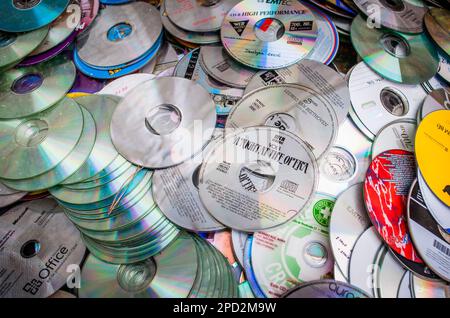 Stockage de CD à recycler, d'un centre de recyclage Banque D'Images