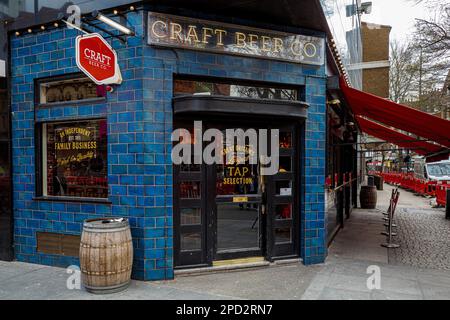 The Craft Beer Co Covent Garden The Craft Beer Co Pub au 168 High Holborn Londres. La Craft Beer Company est une petite chaîne artisanale fondée en 2011. Banque D'Images