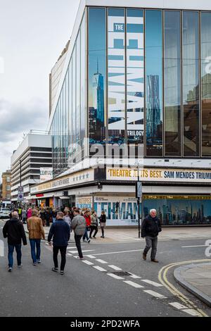 Le Gillian Lynne Theatre Drury Lane Londres. Anciennement le New London Theatre, il a été renommé en 2018. Construit en 1973. Banque D'Images