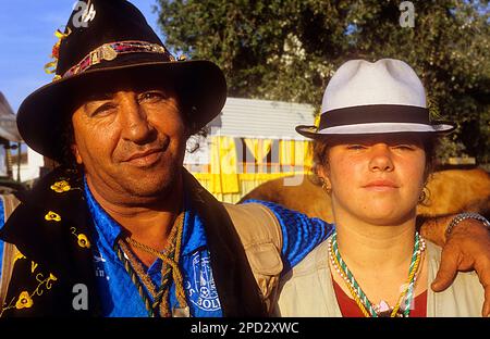 Pèlerins, Juan Palacios avec sa fille au Palais de Doñana, Romeria del Rocio, pèlerins sur leur chemin à travers le Parc National de Doñana, pèlerinage de S. Banque D'Images