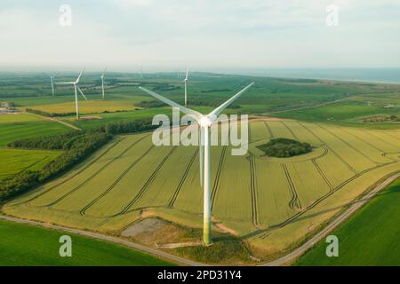 co Wexford, Irlande : vue imprenable sur le parc éolien de Ballywater situé entre les villages de Kilmuckridge et Ballygarrett. Banque D'Images