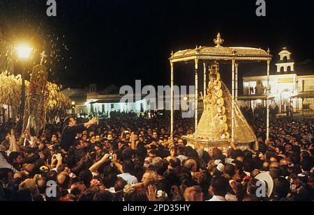 Pèlerinage, pèlerinage, à El Rocío, Blanca Paloma, procession vierge, Almonte, province de Huelva, Espagne Banque D'Images