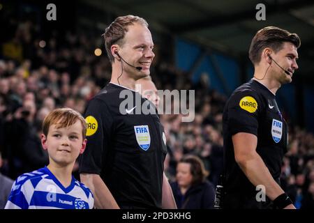 DOETINCHEM, PAYS-BAS - MARS 13: Arbitre adjoint Roy de NAS avant le match de Keuken Kampioen Divie entre de Graafschap et PEC Zwolle à de Vijverberg sur 13 mars 2023 à Doetinchem, pays-Bas (photo de René Nijhuis/Orange Pictures) Banque D'Images