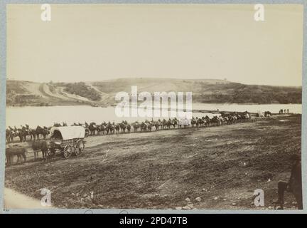 Pont ponton traversant la rivière Rappahannock en contrebas de Fredericksburg, Virginie. Non B613, titre de l'article, cadeau; Col. Godwin Ordway; 1948. Etats-Unis, Histoire, Guerre civile, 1861-1865, Etats-Unis, Virginie, Fredericksburg. Banque D'Images