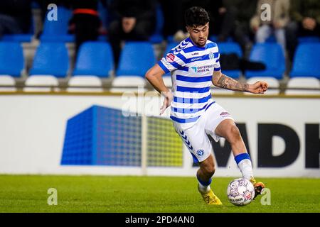 DOETINCHEM, PAYS-BAS - MARS 13: Rio Hillen de Graafschap passe le ballon pendant le match Keuken Kampioen Divisiie entre de Graafschap et PEC Zwolle à de Vijverberg sur 13 mars 2023 à Doetinchem, pays-Bas (photo de René Nijhuis/Orange Pictures) Banque D'Images