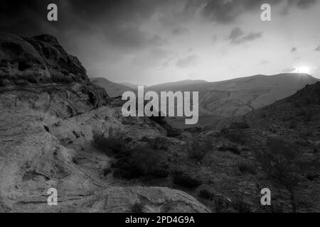 Coucher de soleil sur le paysage de grès de Reis al fied, Wadi Feid, Jordanie, Moyen-Orient Banque D'Images