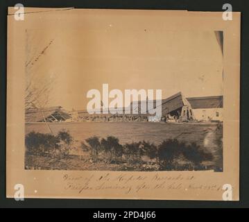 Vue sur la caserne de l'hôpital au séminaire de Fairfax après le Gale, 23 mars 1865. Collection de photos de la guerre civile de la famille Liljenquist , pp/papier liljpaper. Hôpitaux militaires, Virginie, 1860-1870, défaillances de bâtiments, Virginie, 1860-1870, catastrophes, Virginie, 1860-1870, États-Unis, Histoire, Guerre civile, 1861-1865, aspects médicaux, Union. Banque D'Images