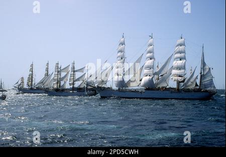 De grands navires au départ de Cadix de la régate de Columbus, 1992 Banque D'Images