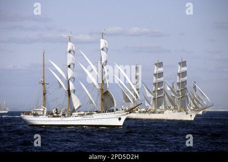 De grands navires au départ de Cadix de la régate de Columbus, 1992 Banque D'Images