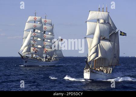 De grands navires au départ de Cadix de la régate de Columbus, 1992 Banque D'Images