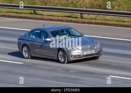 2013 BMW Silver BMW 520D MODERN AUTO , 1995cc 8 vitesses manuelles; se déplaçant sur l'autoroute M6, Royaume-Uni Banque D'Images