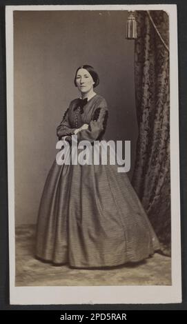 Une femme non identifiée, peut-être une infirmière, pendant la guerre civile. Titre conçu par le personnel de la bibliothèque. Femmes, 1860-1870. Banque D'Images